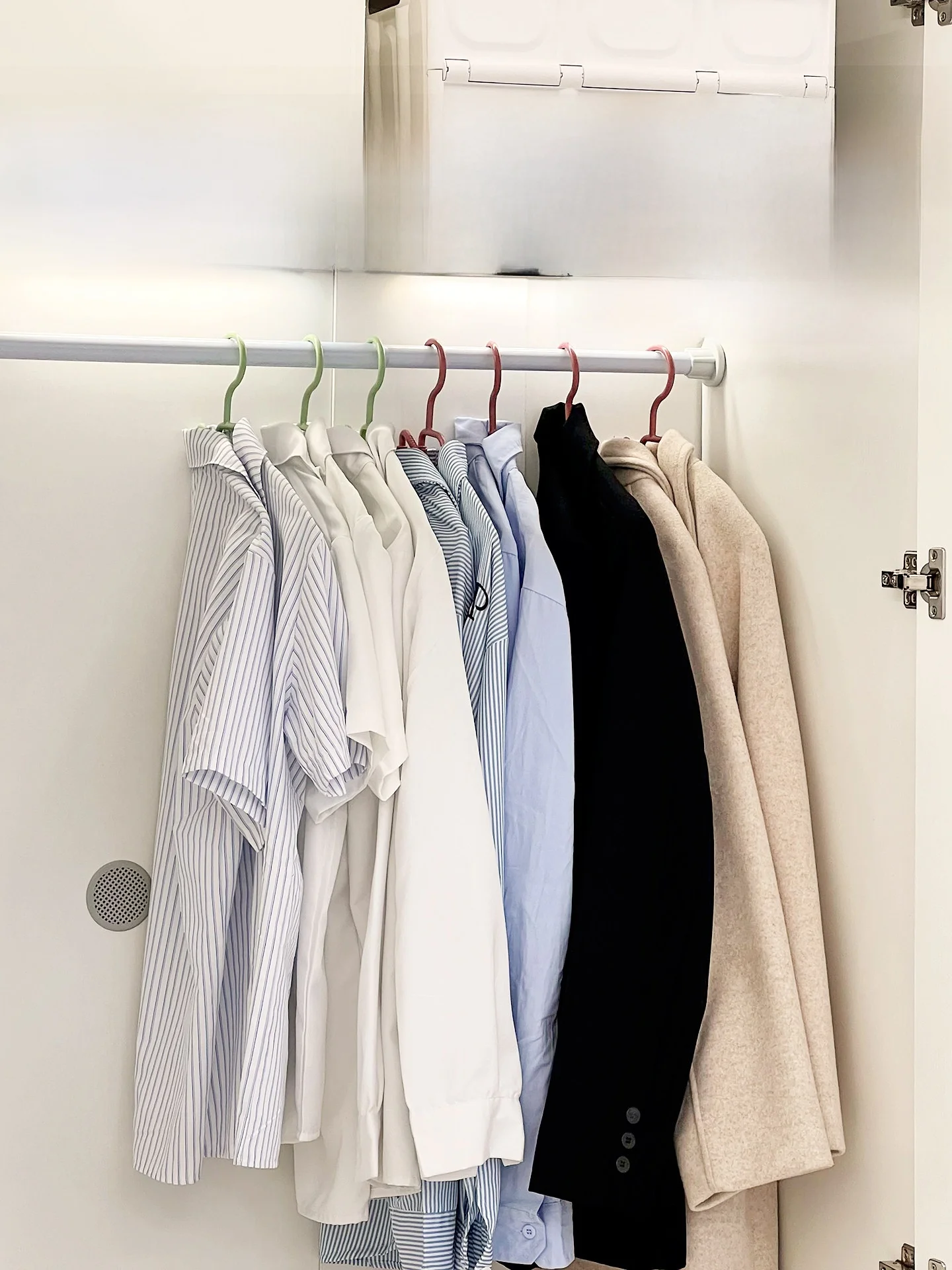 洋服収納の悩みを解決する、折りたたみハンガーは本当に必要なのか？