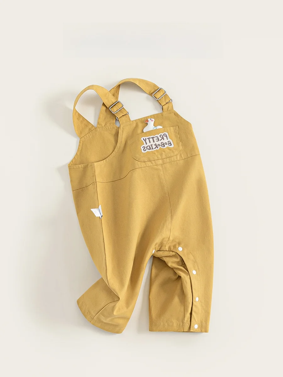 赤ちゃんの服サイズ目安：春用ダックデザインサスペンダーパンツの適用サイズと実際のフィット感