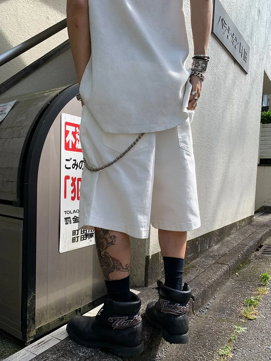 ストリート系中学生男子が選ぶ、通学にぴったりな白デニムショートパンツはどう選ぶ？