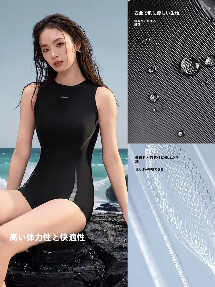 プロ用女性競泳水着 レ  ーシングブラック：高級感とスリムデザインの実用性を検証