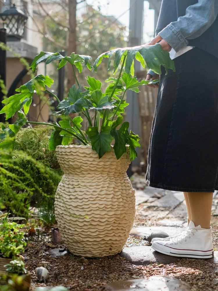 特大サイズの花鉢：ほったらかしで毎年咲く花を育てる屋外用プランター