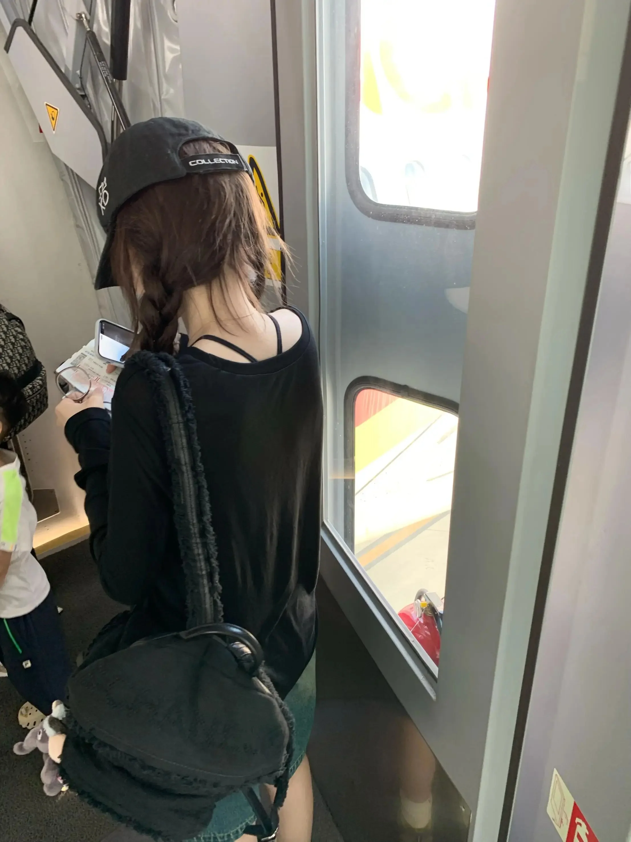 カーディガン コーデ 夏の選び方完全ガイド｜涼感素材で快適に着る仕組み