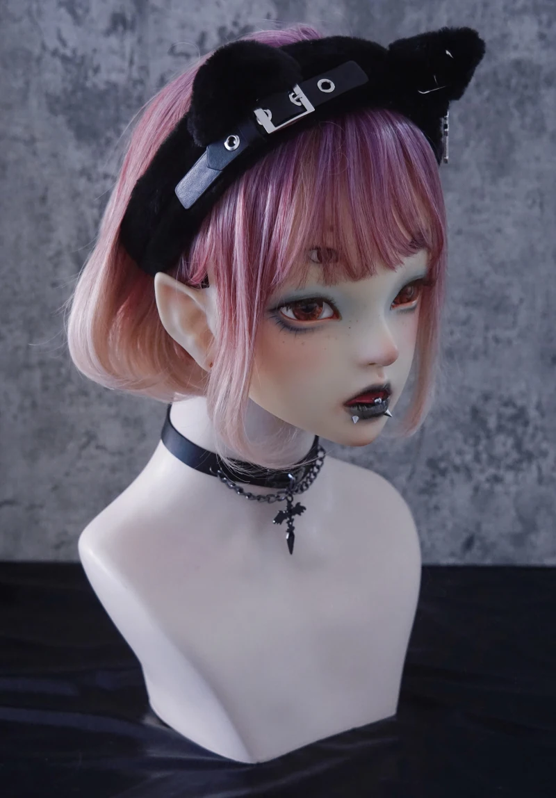 ハンドメイドキャラクターをどう選ぶ？ゴシックスタイルの猫耳ヘアバンドが、日常の寂しさを一瞬で和らげる