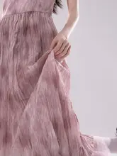 流れる立体美学！山莓色の乱れプリーツレイヤーキャミワンピース