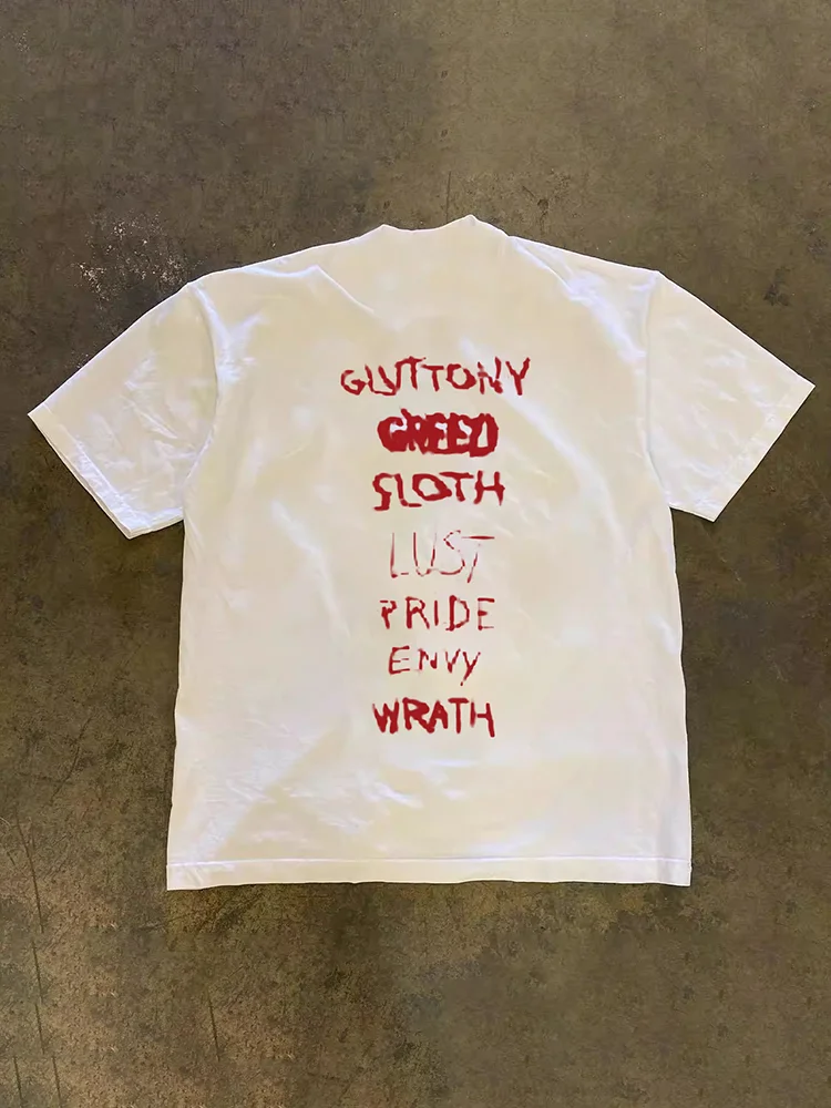 giant tシャツは本当に「おしゃれでない」？暗黒風のオーバーサイズTシャツが通勤から夜の散歩まで救う理由とは