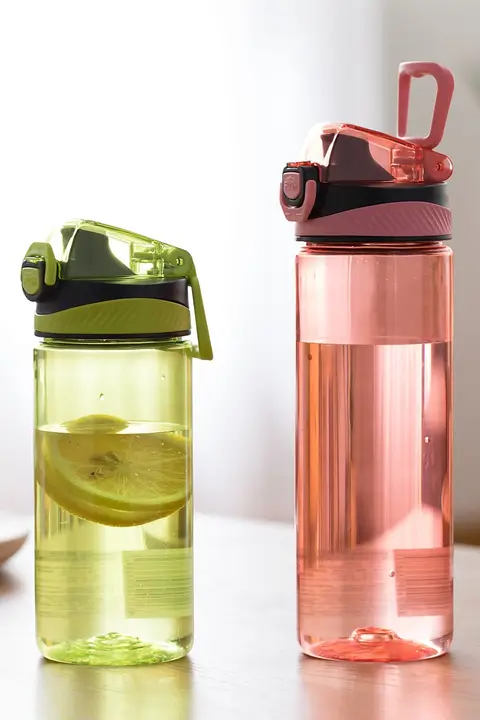 可愛いデザインのプラスチック製携帯水筒【スポーツ用・男女兼用・夏用】