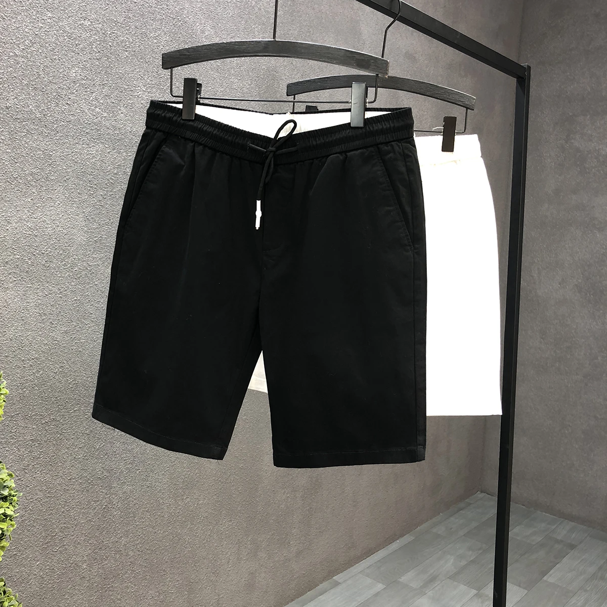 グレーコーデ メンズ 夏はどう選ぶ？通勤からデートまで、最適な着こなしの秘密を解き明かす