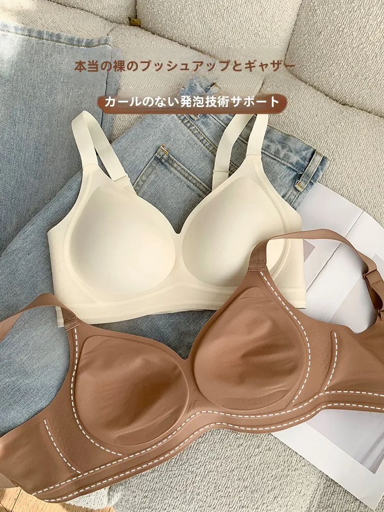 ソフトサポートのノンワイヤーブラ：軽さと小胸向けのフィット感を実現