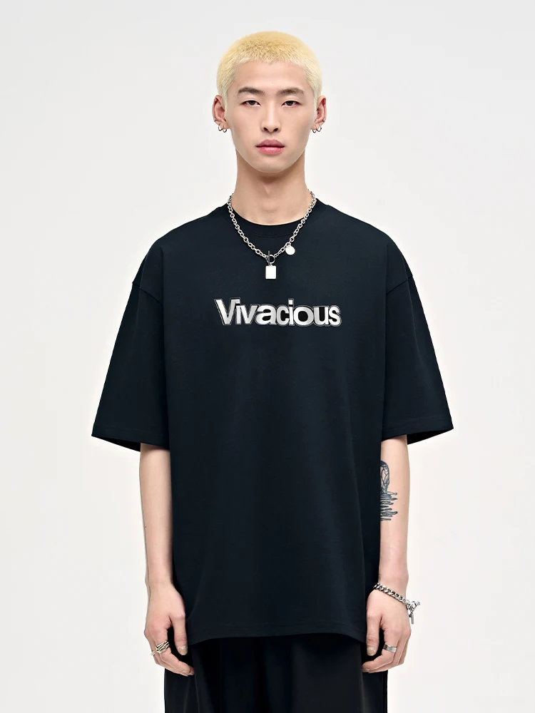 夏の日常に欠かせないTシャツは、どんなものにすべき？