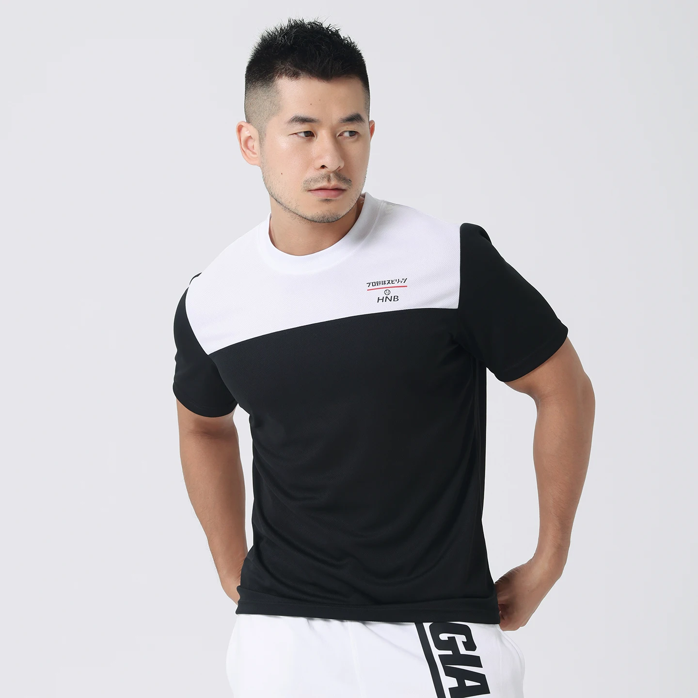 スポーツトレーナーとは何か：男性用速乾Tシャツの機能と実用性を解説