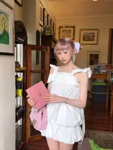 白色系リボン付き可愛い花畑デザインのトップスとショートパンツ（セットアップ対応）