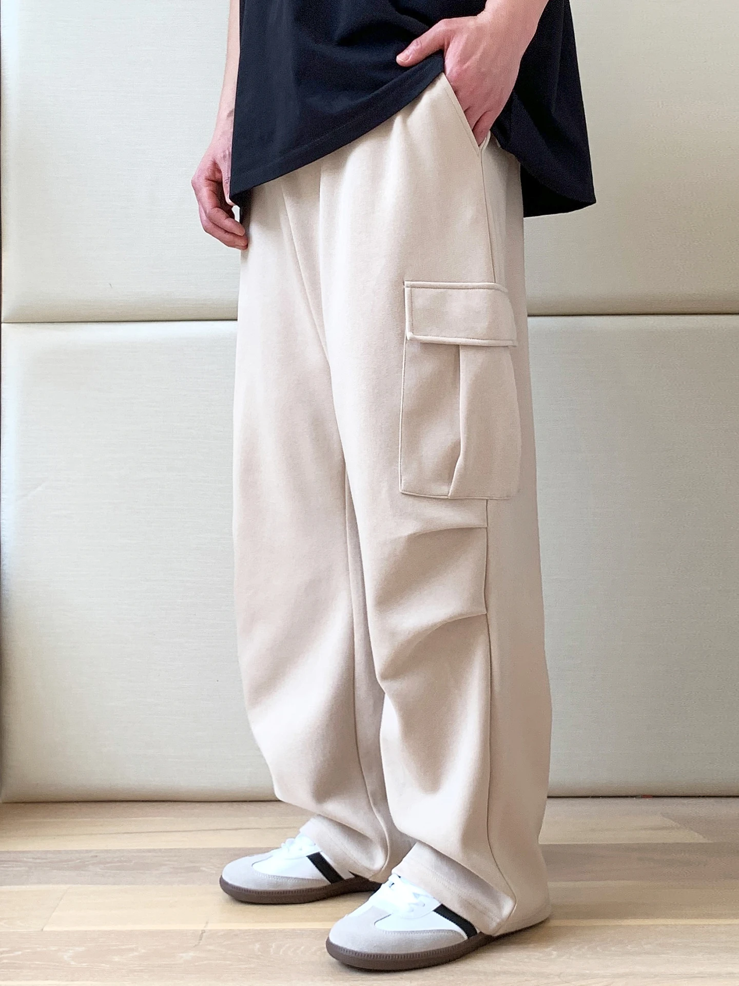 作業着タイプのカーゴパンツを選ぶべきタイミングは？THE PANGのゆったりストレートパンツが教えてくれたこと