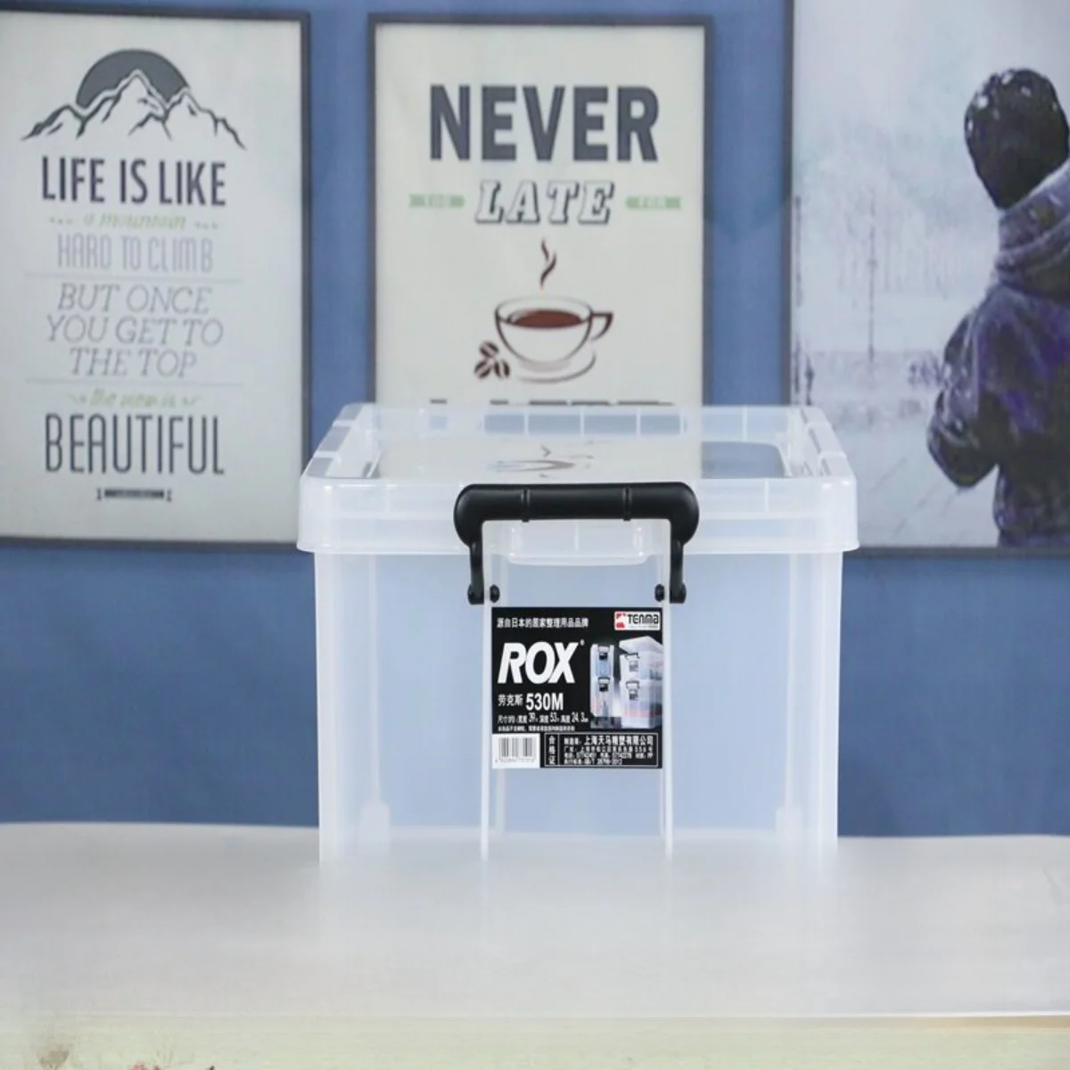 27×27 ボックスは厚手のプラスチック製で収納に最適なサイズ