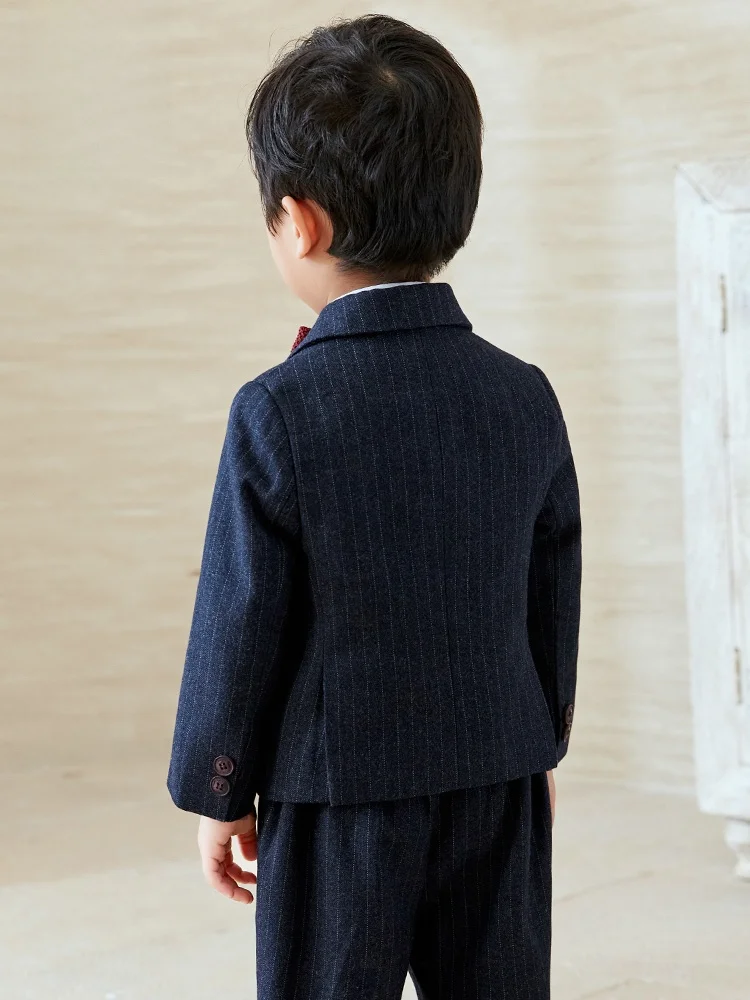 1歳誕生日の祖父母に贈る服は、フォーマルな演出衣装が一番？