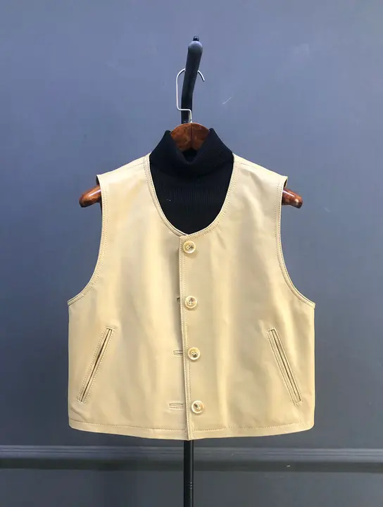 ラムレザー製 ノーカラーベスト【ショート丈・シンプルデザイン・カジュアル】