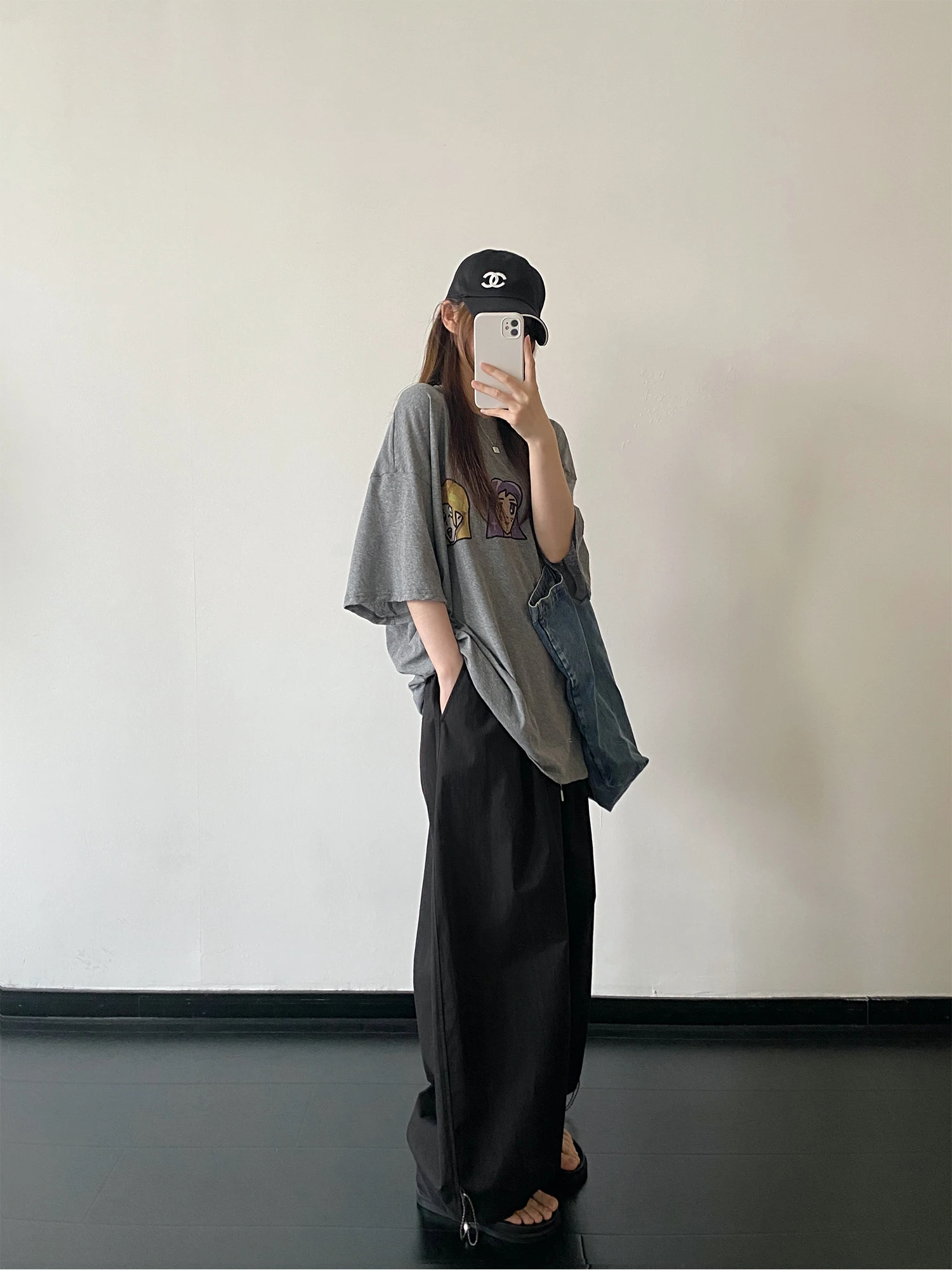 30代の女性が選ぶイラストスタイルは？夏のカジュアルTシャツで答えをつかむ