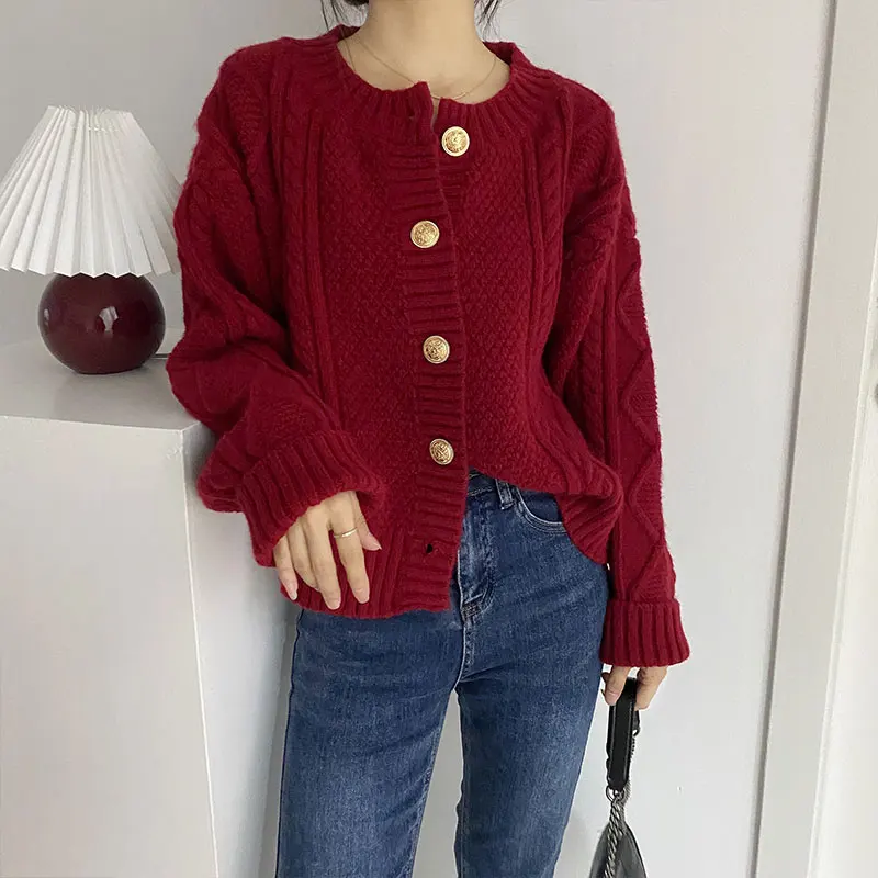 大人可愛いの本質とは？フランス風レトロニットが伝える優しさのガイド