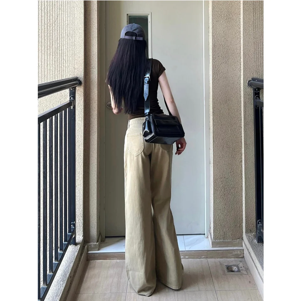 カーキ色微フレアデザインのロングデニムパンツ【レディース・低ウエスト・スリムフィット・ストレートレッグ】