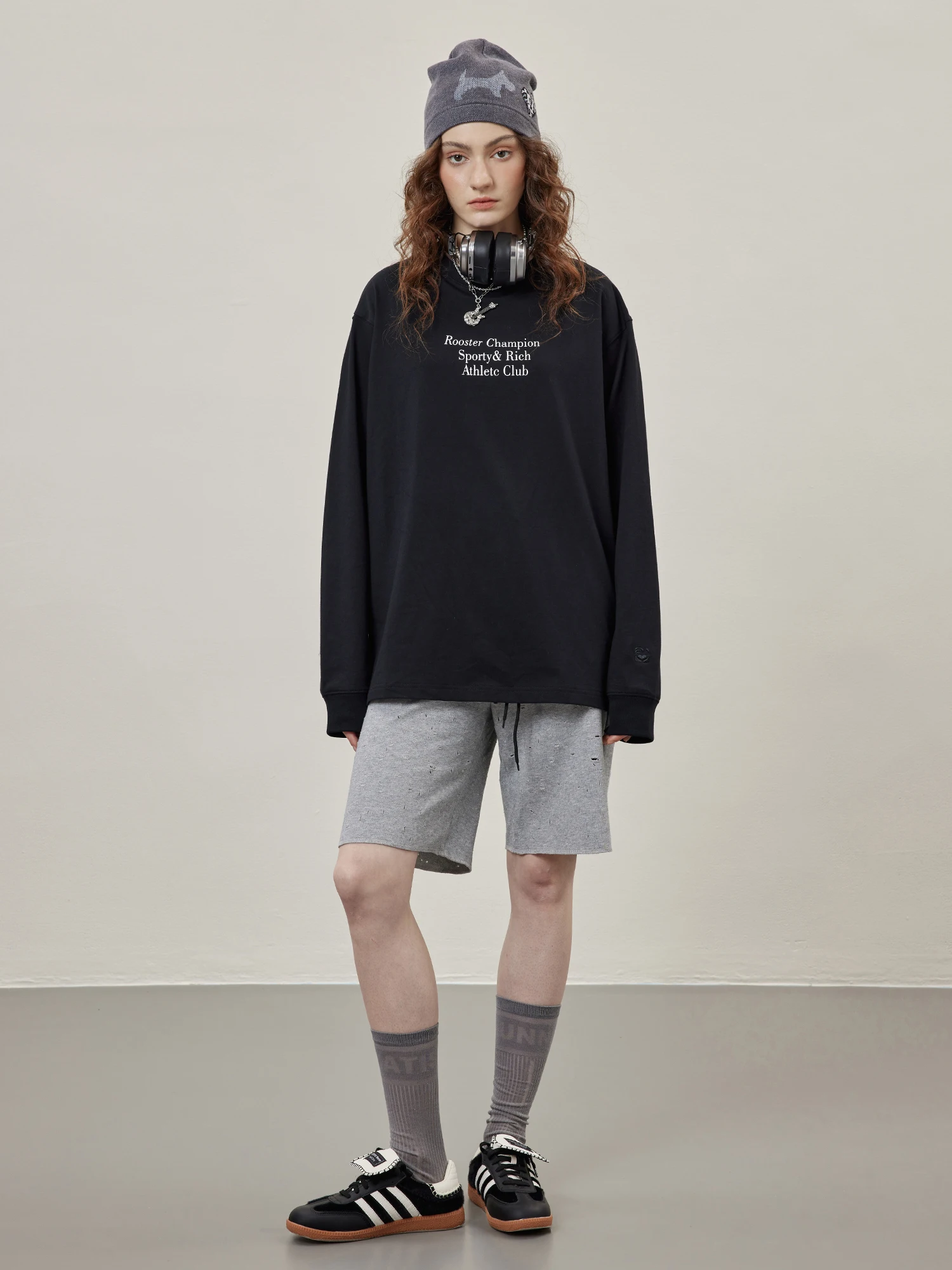 champion sweatshirt はどの色がおすすめ？通勤でも日常でも使 える「黒のコットン長袖Tシャツ」の本当の魅力とは？