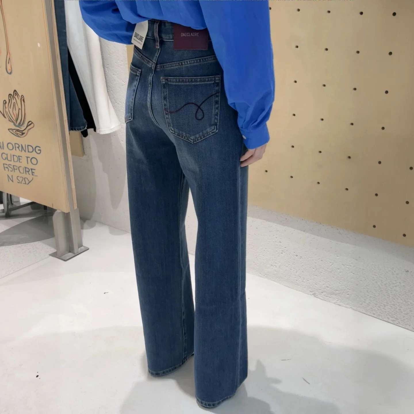 代嘉儿高腰デニムパンツ：女性向けスリムフィットの秋シーズン最適選択