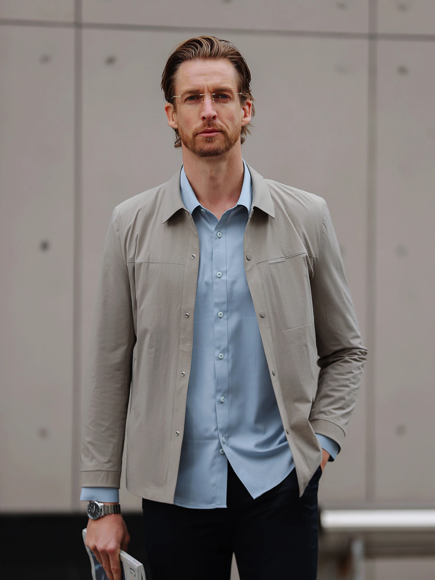 20代後半の男性が「通勤着」で悩むのは、本当に服の選び方なのか？