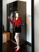 ロマンティックな黒のサテンパールスカート【Aライン・カジュアル・秋春用】