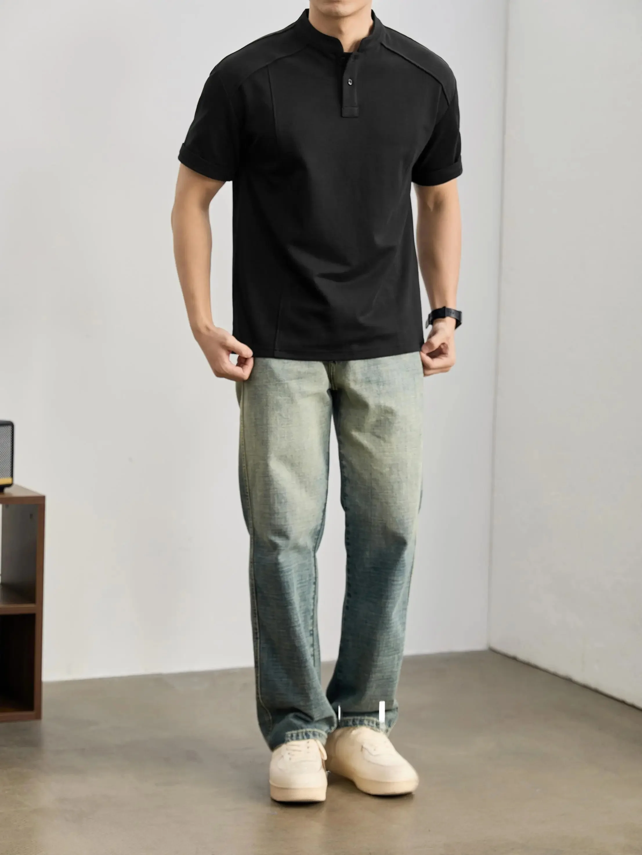 短髪の男性が毎日着るTシャツは、本当にこれで決まる？