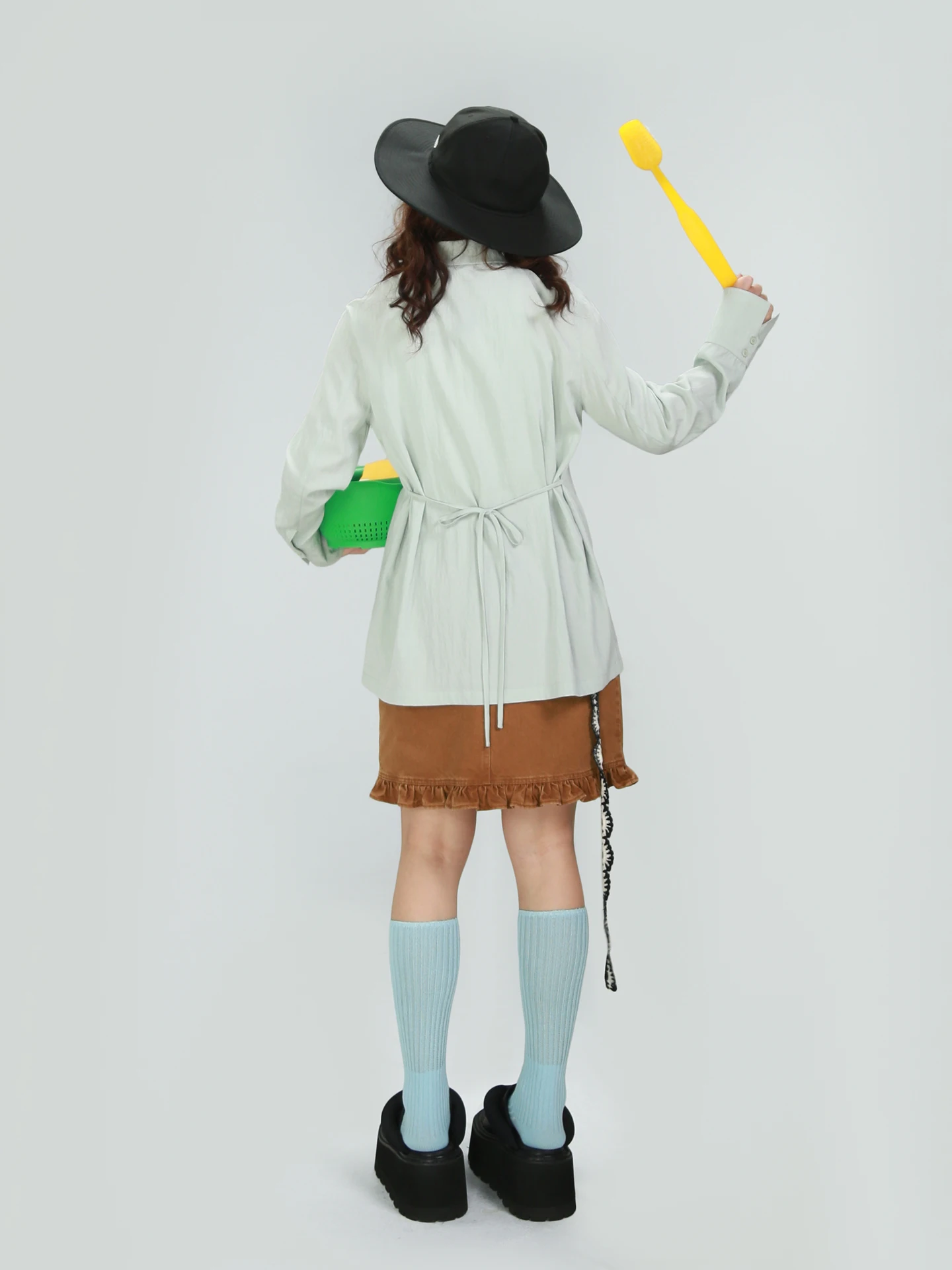 通勤の春に欠かせない「リボン付きブラウス」は、どう選ぶ？