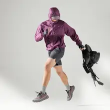 超軽量フローティングラインデザインの分割アウトドアジャケット【通気性・防水・フード付き・男性用・夏用】
