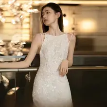 ドレス風 素敵な背中見せデザインの軽やかなウェディングドレス【卒業式・パーティー用】