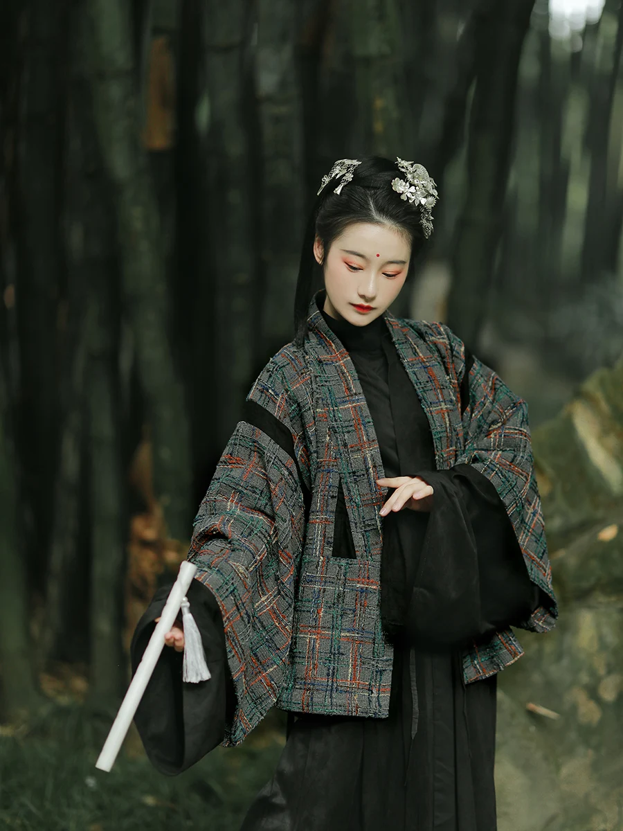 「gu 服」と「漢服」を比べて、本当のファッションとは何か？