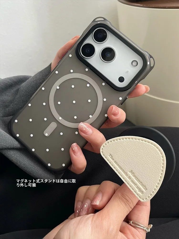磁気吸着レザー製斜め掛けスタンドケース：インスタ風デザインでスマートフォンを保護する実用性
