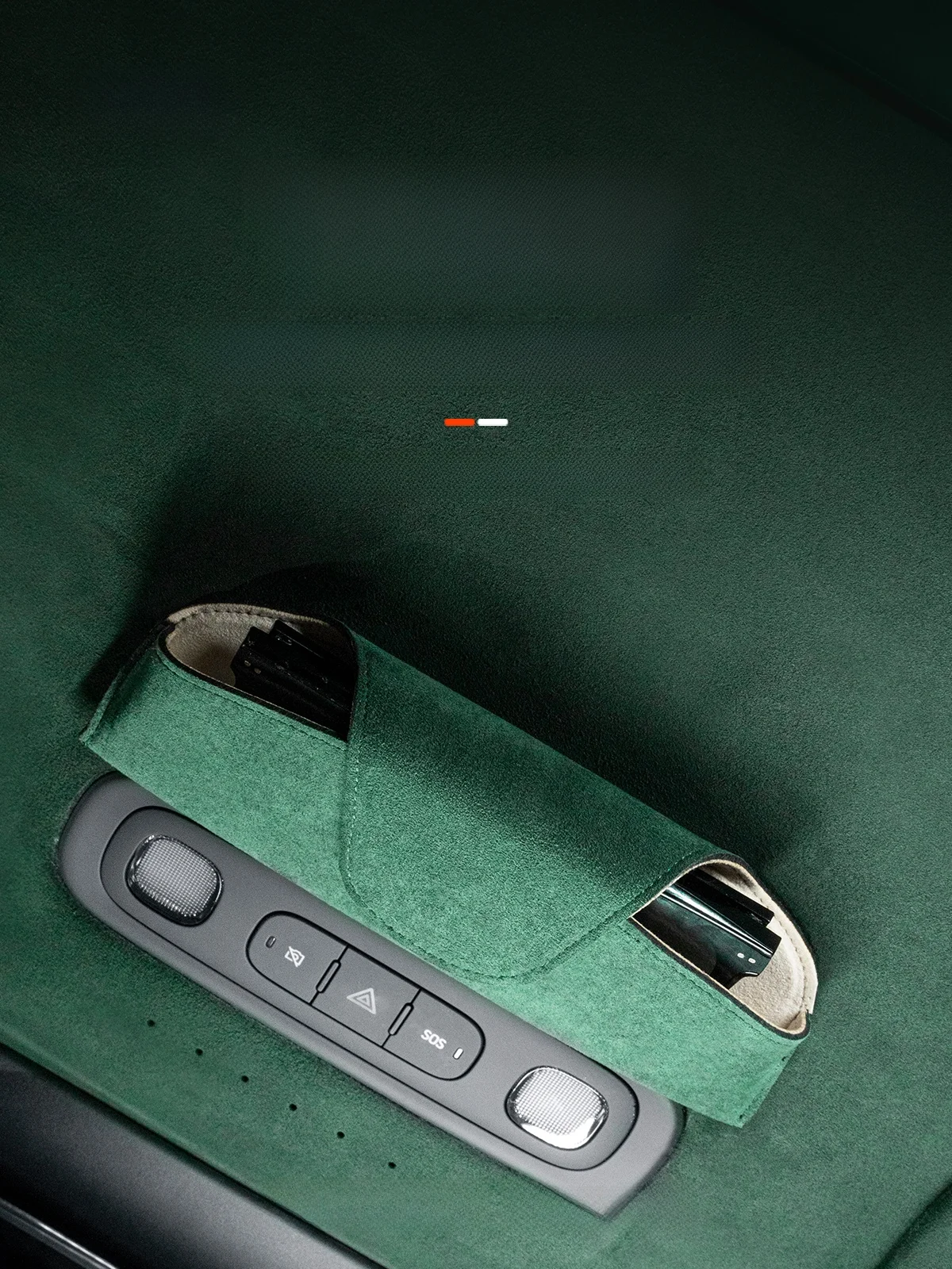 小米YU7用マグネット式眼鏡ケース：車内に設置する便利な装飾アイテムの実用性解析