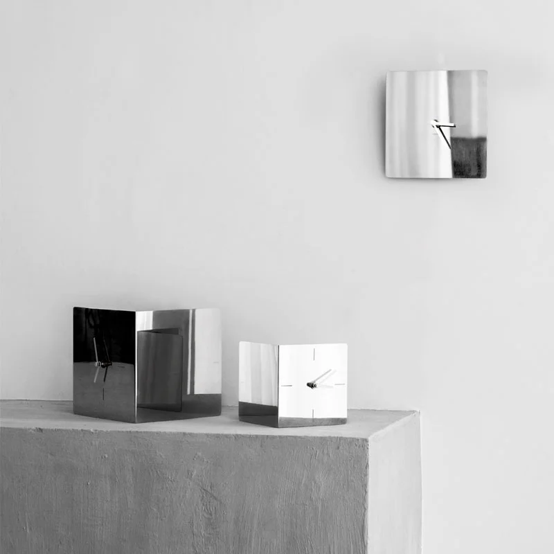 壁掛け時計の選定ガイド：oroliving ミラー仕上げステンレス製の静音デザインと北欧スタイル