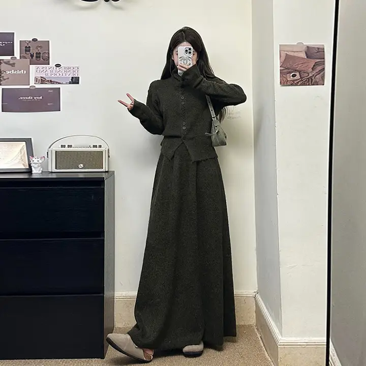 冬のスタイル！ゆったりニットトップスとスリムスカート（セットアップ対応）