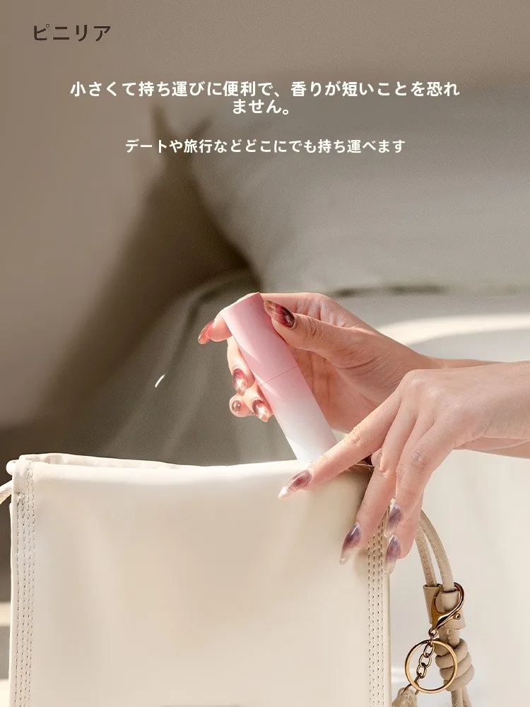 青い香水ボトルを選ぶべき理由は？実は「青」が伝える、メンズの内面の色に気づくこと