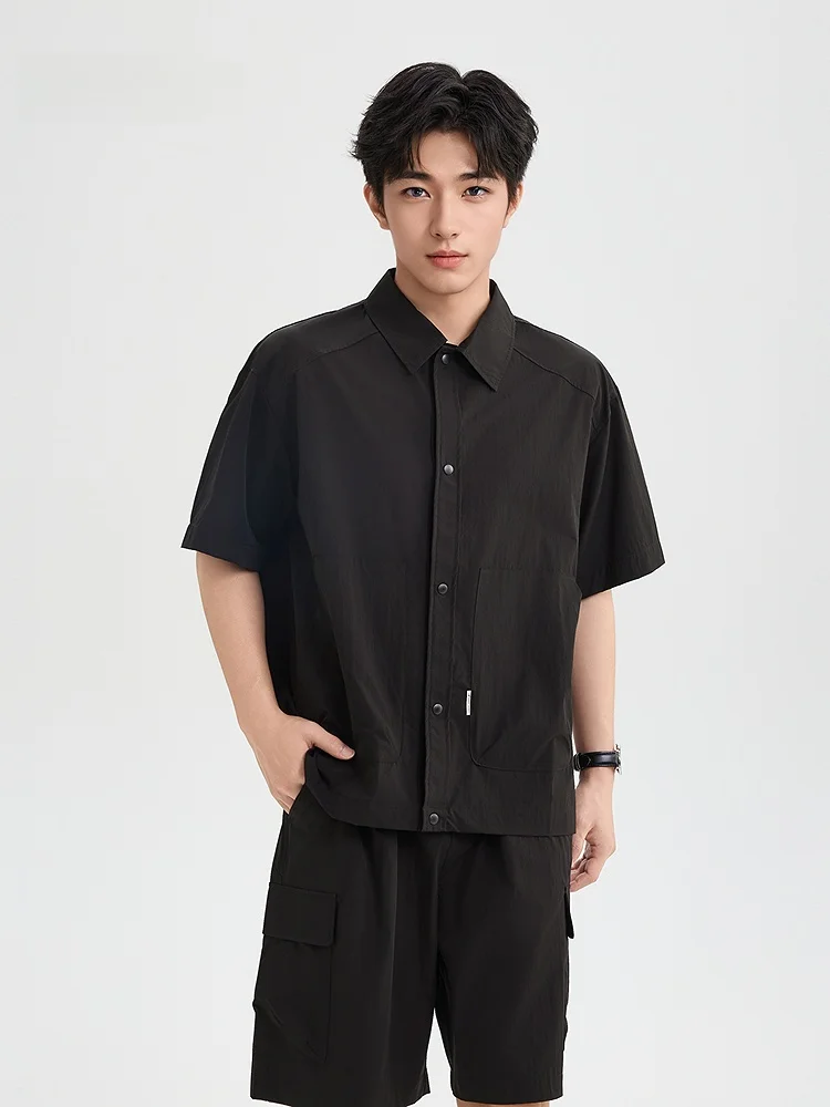 社員旅行の男性が「どんな服装を選ぶべきか？」