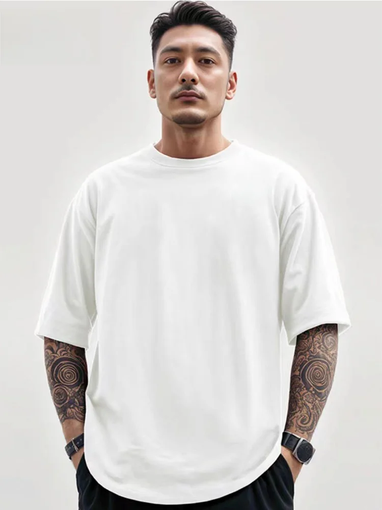 白Tシャツ 似合う 男 おすすめ5選：なぜシンプルな白が今、メンズファッションの中心なのか？