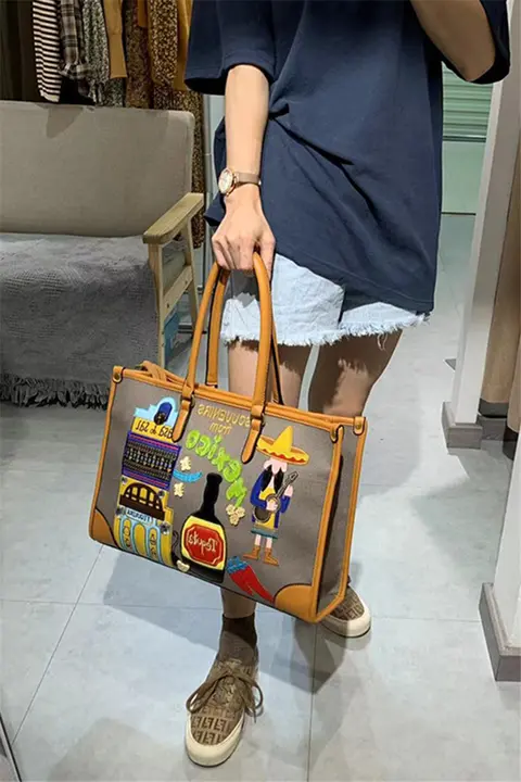 大容量キャンバストートバッグ【刺繍デザイン・ショルダーバッグ・斜め掛け対応】