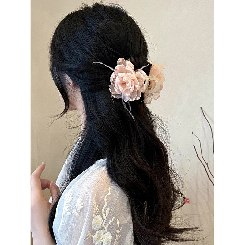 お祭りに使える手作り髪飾りは、どう選ぶ？民族風の花柄フェザークリップがおすすめの理由