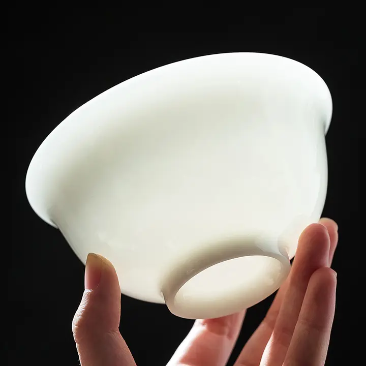 美しいデザインの陶器製飯碗【白脂玉風・洗面器利用可能】