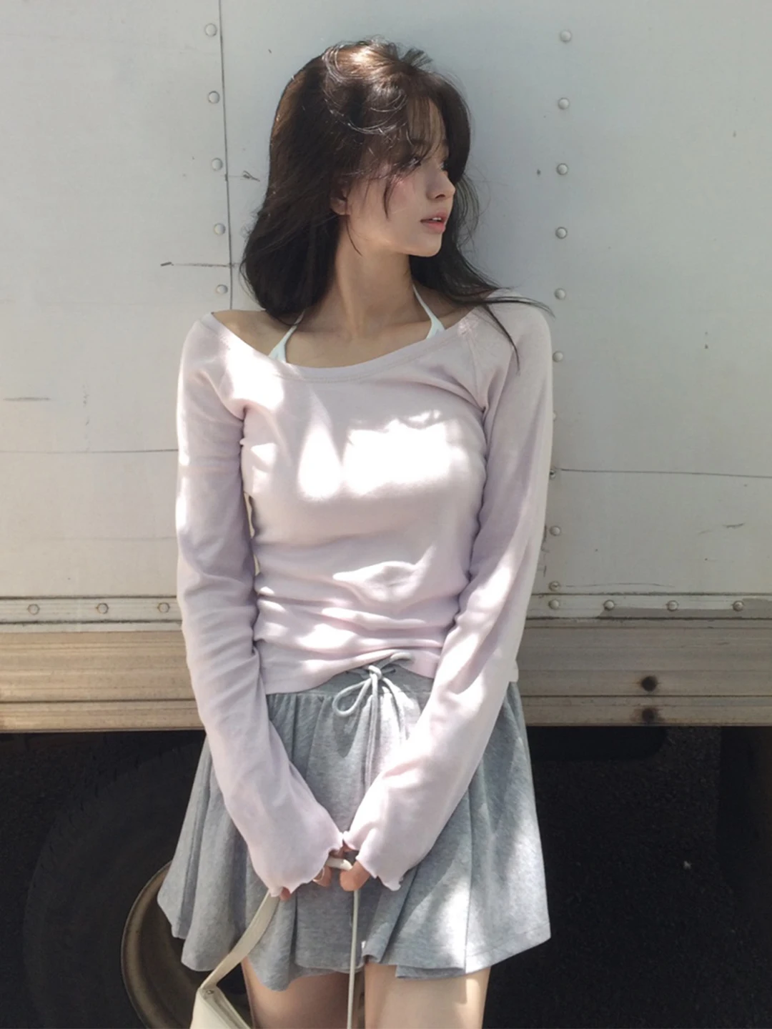 スキニー コーデ 春 に合うトップスは？甘美なパフスリーブが解決するリアルな悩み