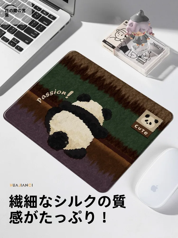 大熊猫デザインのハードタイプマウスパッド：耐汚れで持ち運び便利な女性向け周辺機器