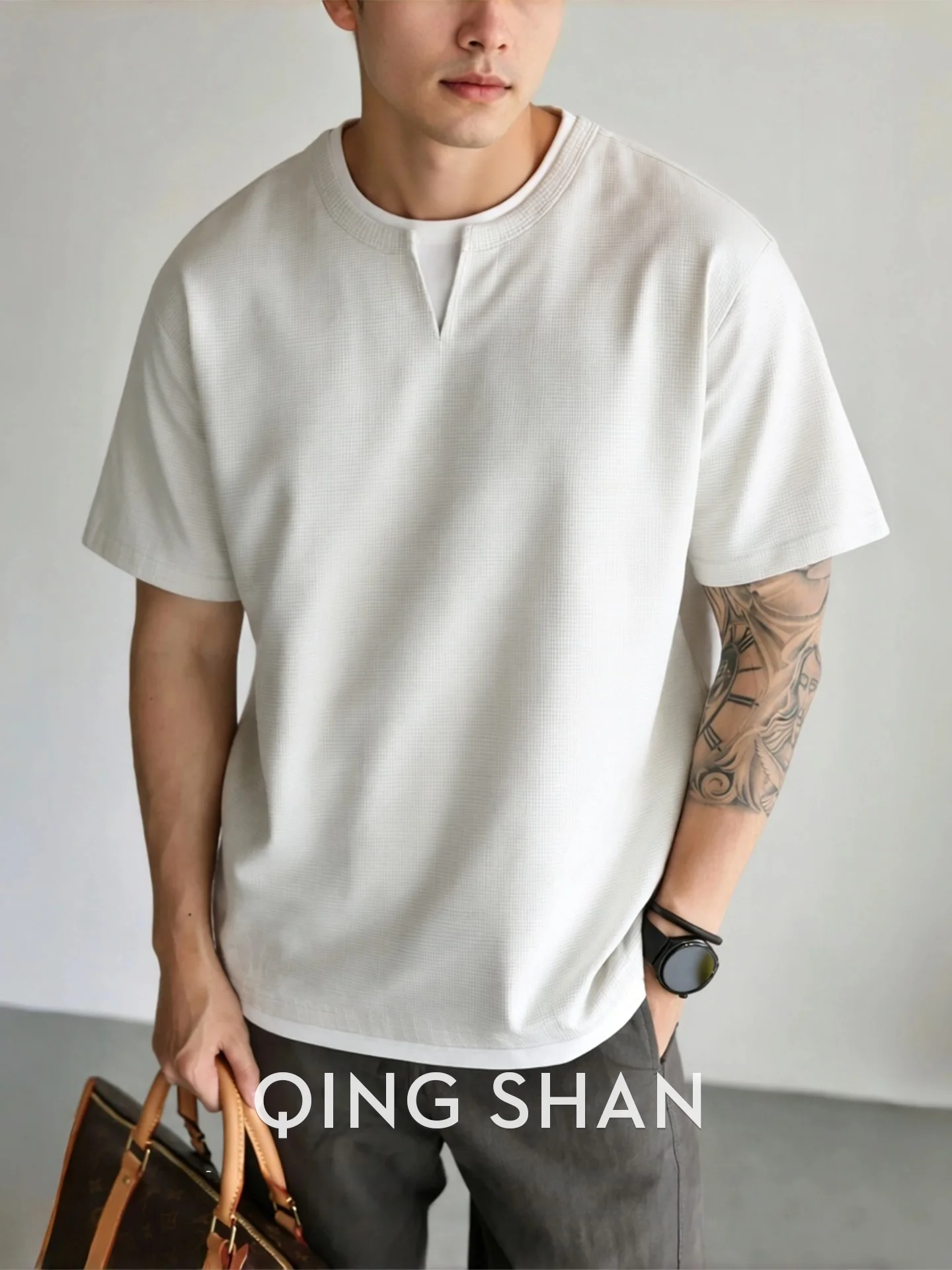 白Tシャツ 似合う 男 にぴったりな5選：なぜシンプルな白が今、メンズファッションの中心なのか？