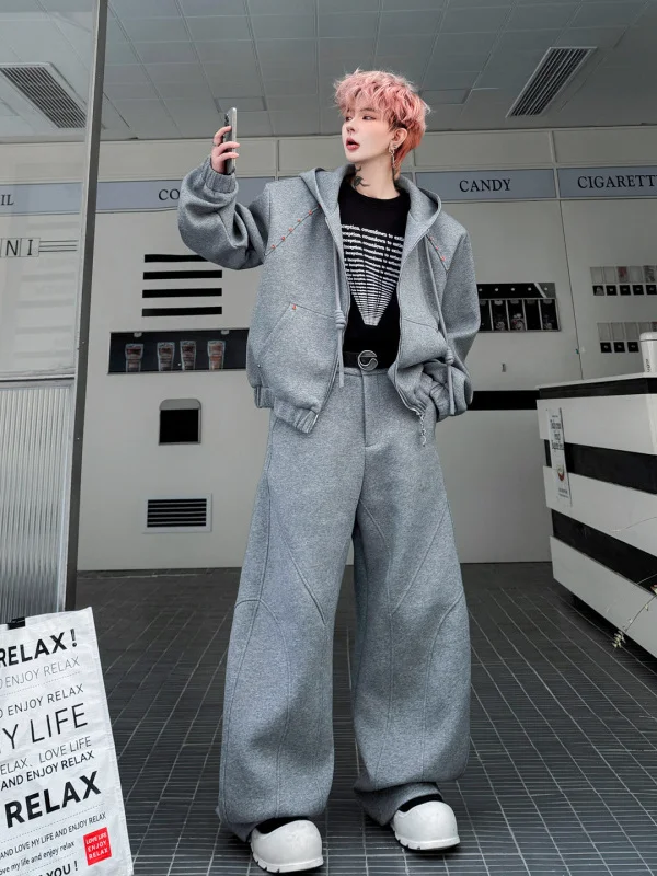かっこいい系の服：フーディー付きカーディガンとワイドレッグパンツのスポーツスタイル