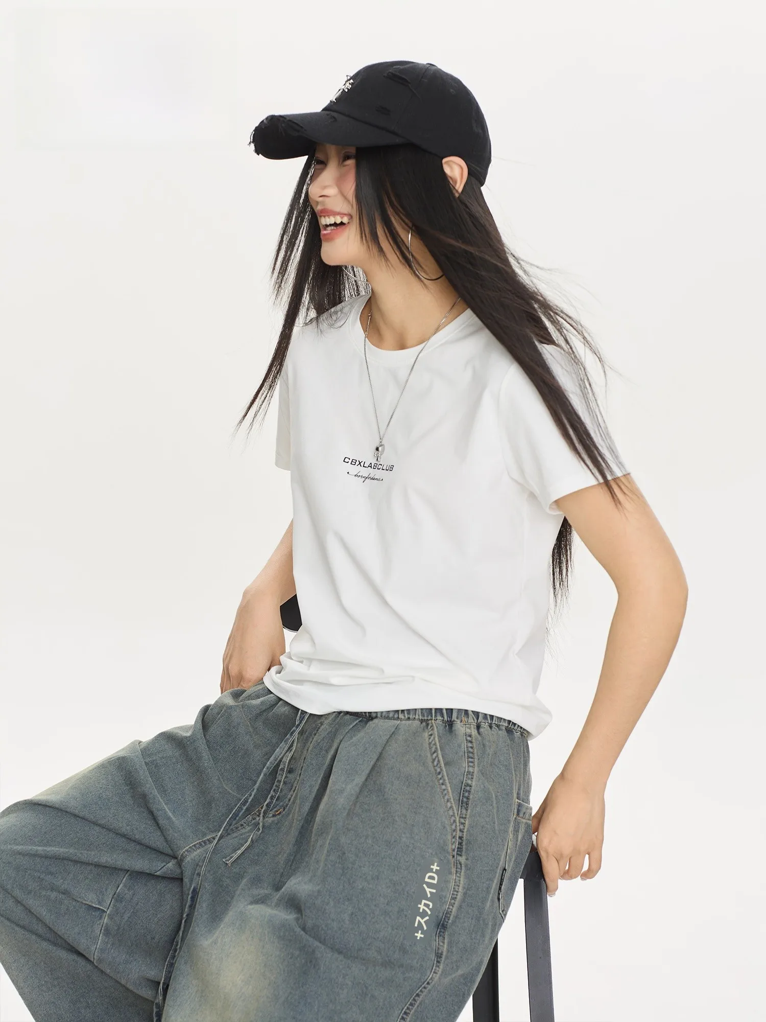 サブカルTシャツを選ぶべきタイミングは？夏の街歩きに最適な1着を発見