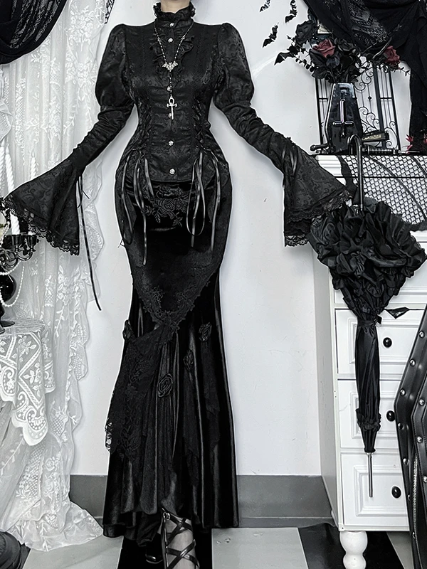 ダーク風のセクシートップスをどう選ぶ？ハロウィンの夜に着る「暗黒の魅力」がわかる