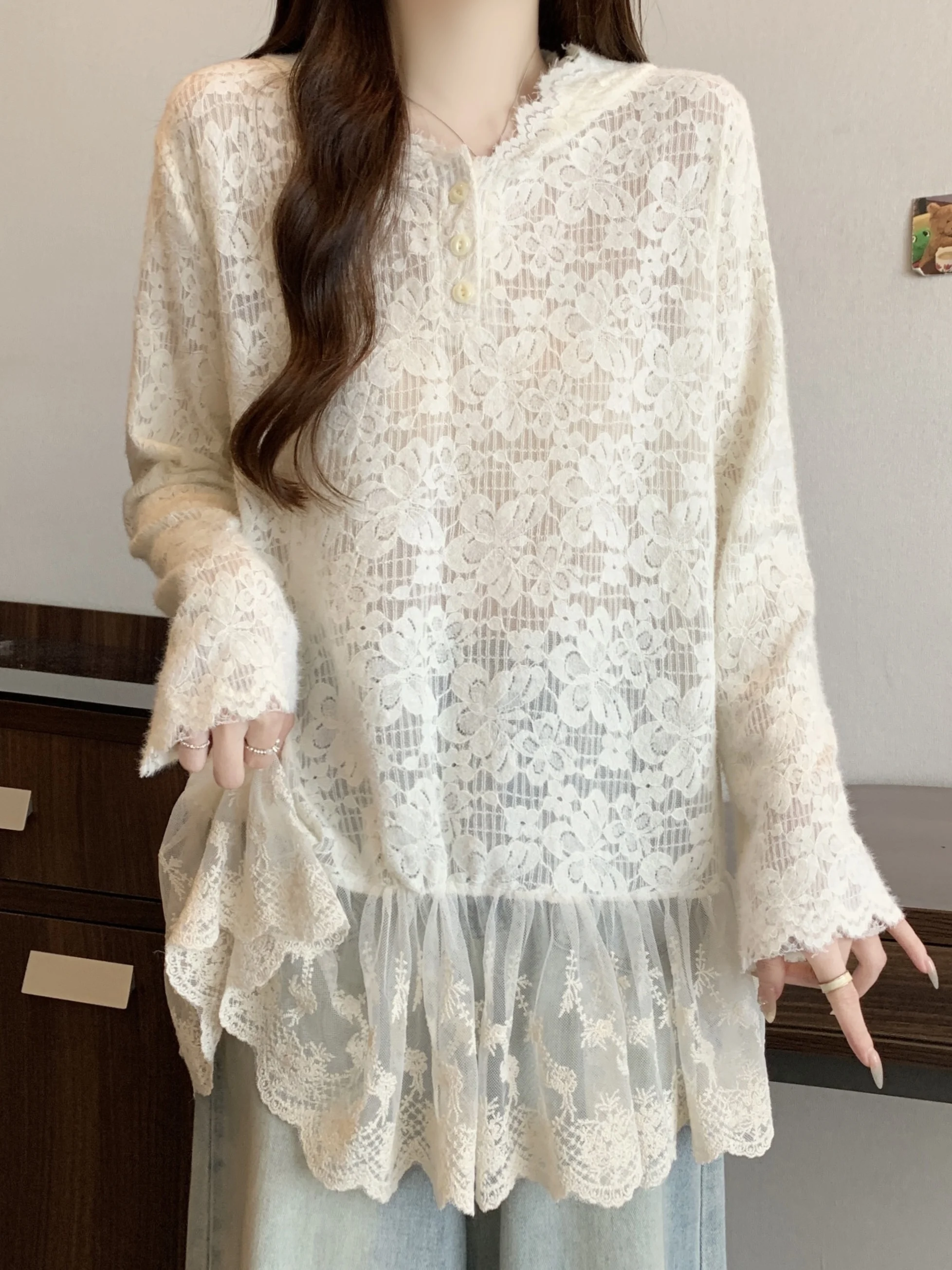 春夏の重ね着に悩む女性、どうやってtシャツを着こなすの？