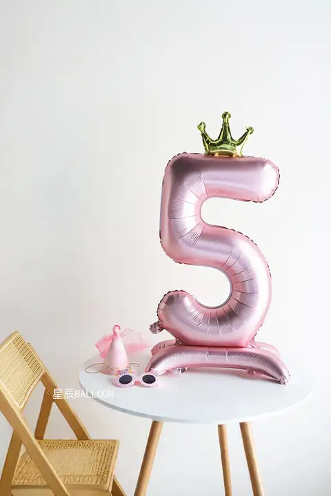 ピンクの王冠付きアルミ風船数字装飾【誕生日用・女の子・シーン設営】