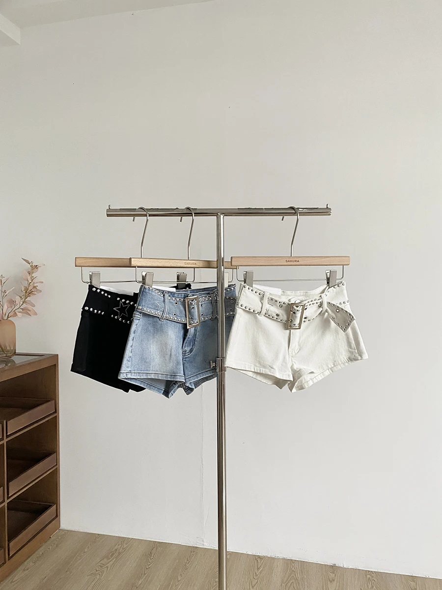 美式デザインのウエストスタッズハイウエストショートパンツ：ヒップアップ効果とスタイリッシュな夏の着用ガイド